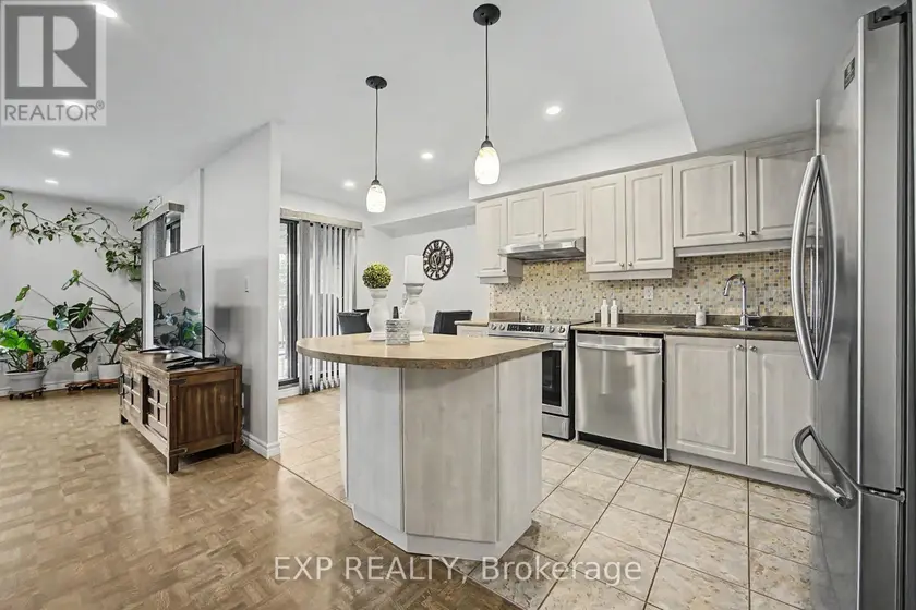 Townhouse at 501 - 1000 CEDARGLEN GATE, Mississauga