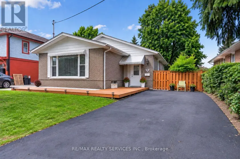 Detached at 8 LENECK AVENUE, Brampton