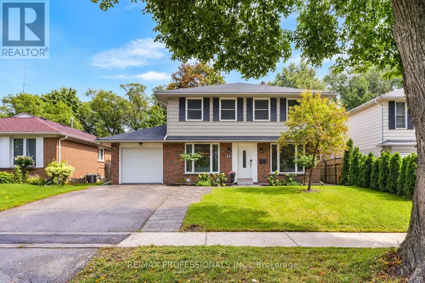 Detached at 37 BIRCHLEAF CRESCENT, Toronto