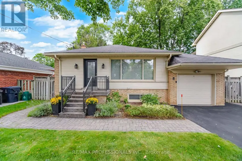 Detached at 8 BEAVERBROOK AVENUE, Toronto