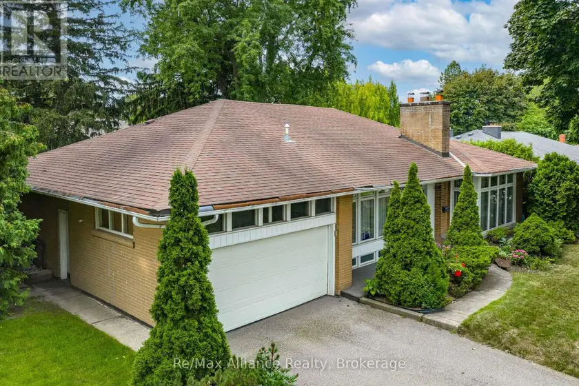 Detached at 410 THE KINGSWAY, Toronto
