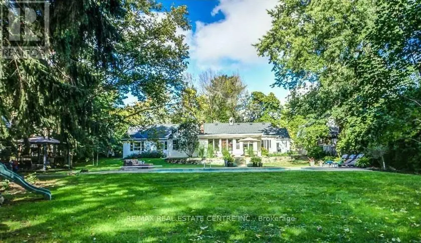 Detached at 582 CEDAR AVENUE, Burlington