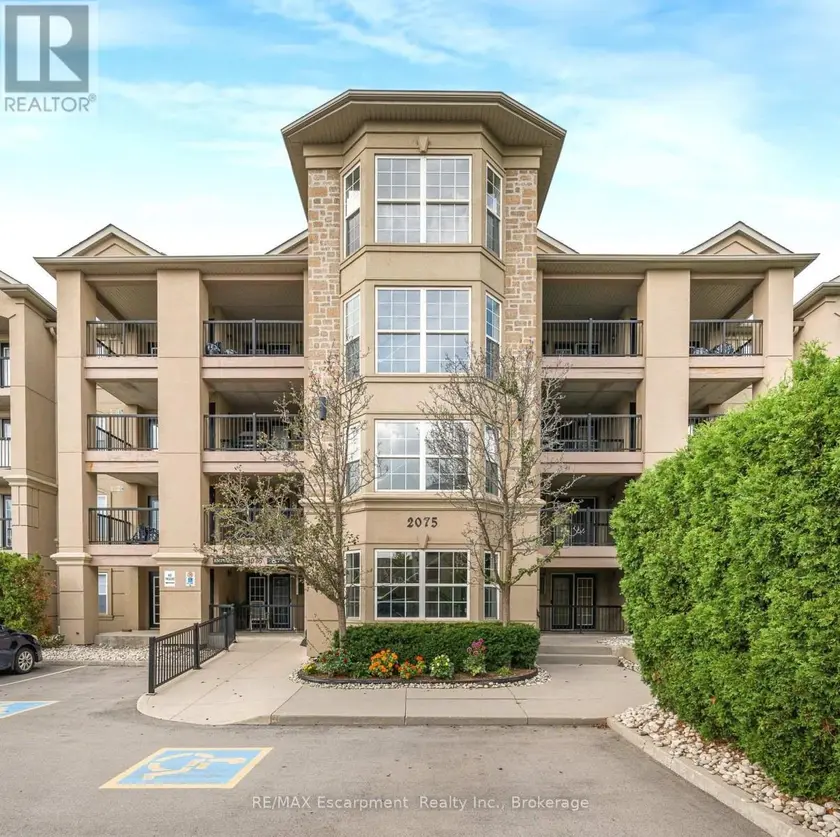 Apartment at 102 - 2075 APPLEBY LINE, Burlington