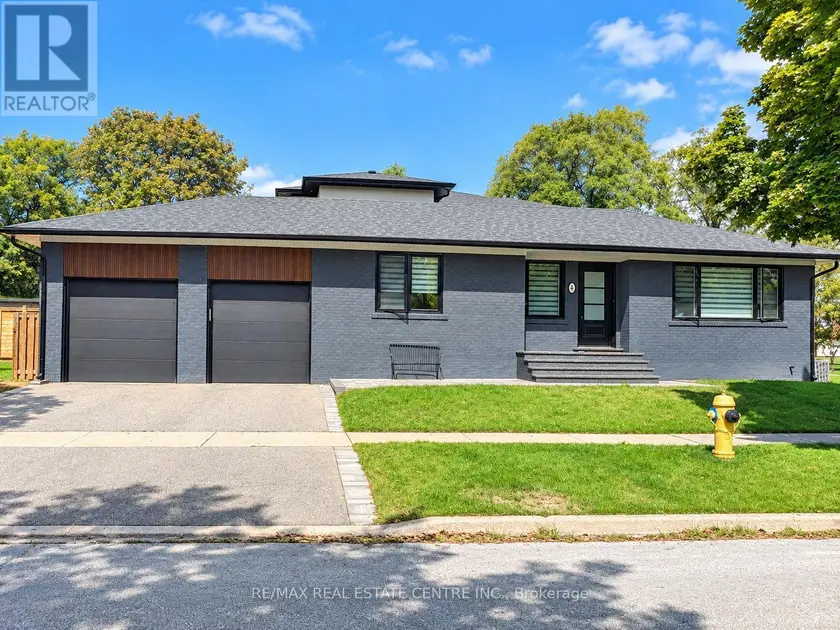 Detached at 4 ROCKFIELD DRIVE, Toronto
