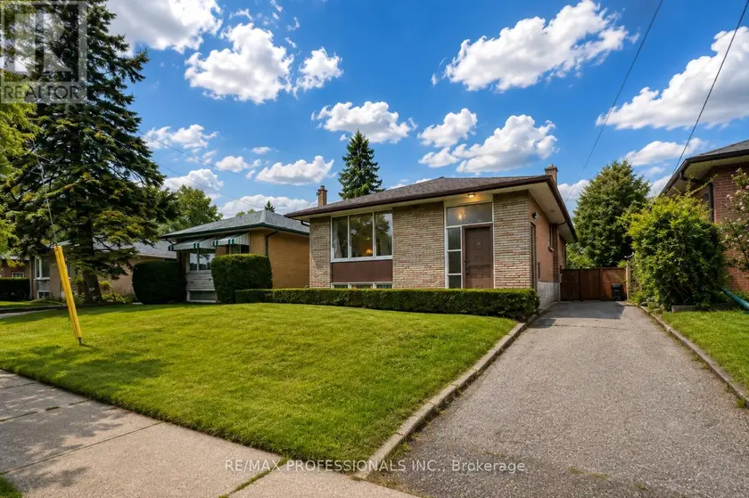 Detached at 28 BASKERVILLE CRESCENT, Toronto