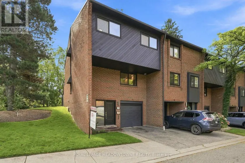 Townhouse at 17 - 20 MINEOLA ROAD, Mississauga