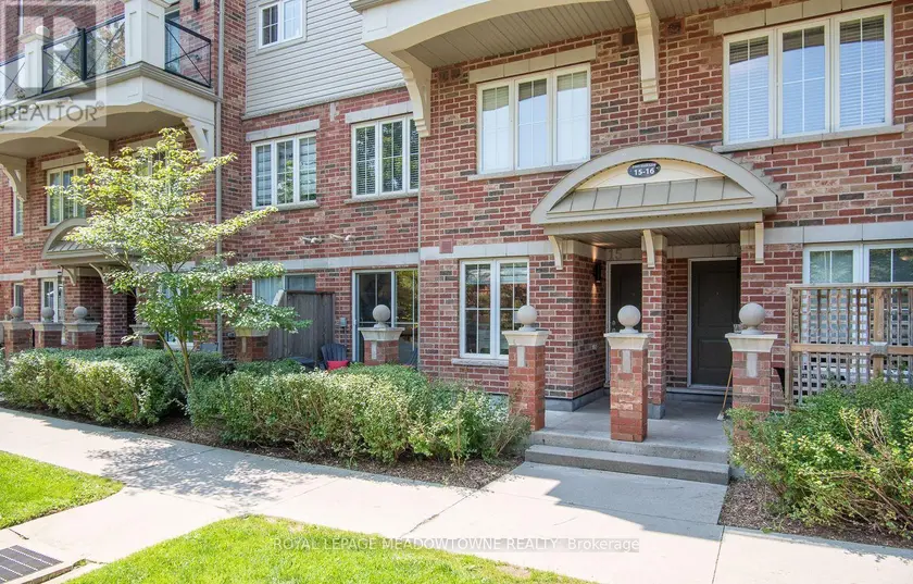 Townhouse at 15 - 2563 SIXTH LINE, Oakville