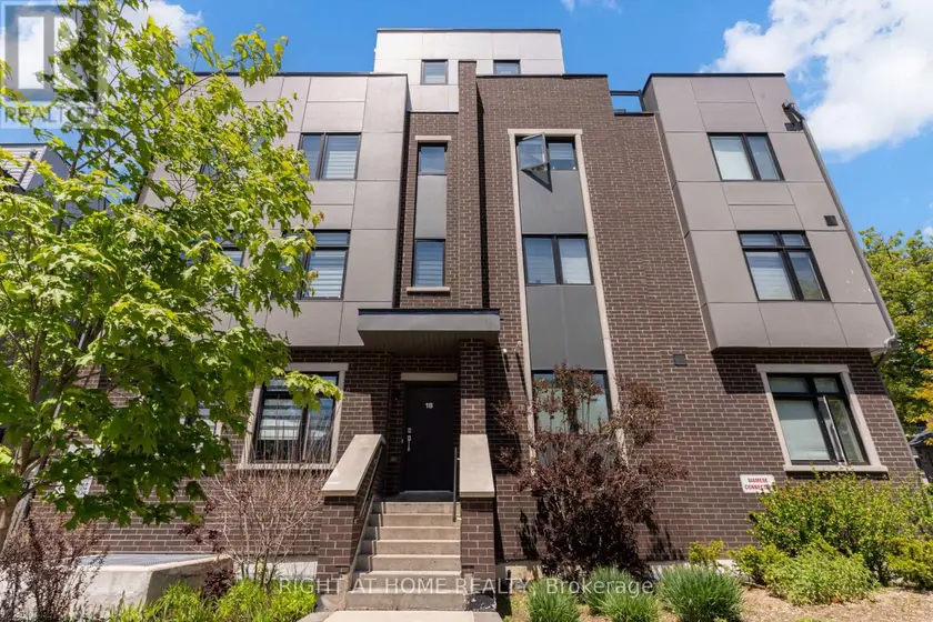 Townhouse at 4 - 66 LONG BRANCH AVENUE, Toronto