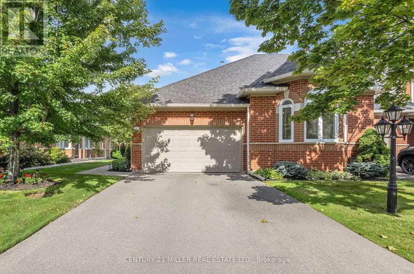 Townhouse at 4 - 2175 COUNTRY CLUB DRIVE, Burlington