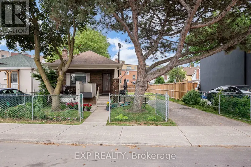 Detached at 5 LAXIS AVENUE, Toronto