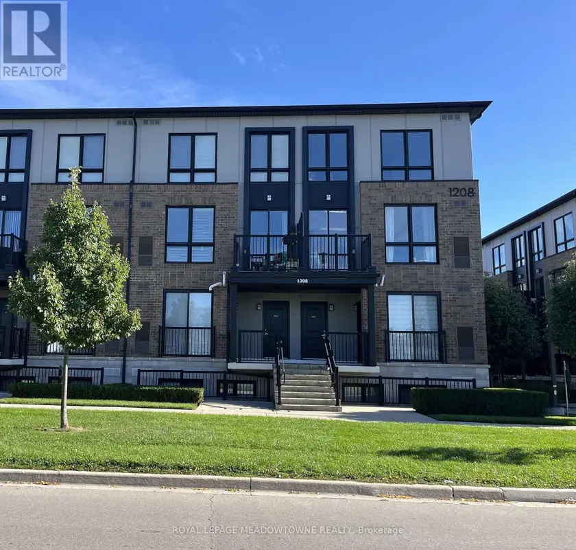Townhouse at 102 - 1208 MAIN STREET, Milton