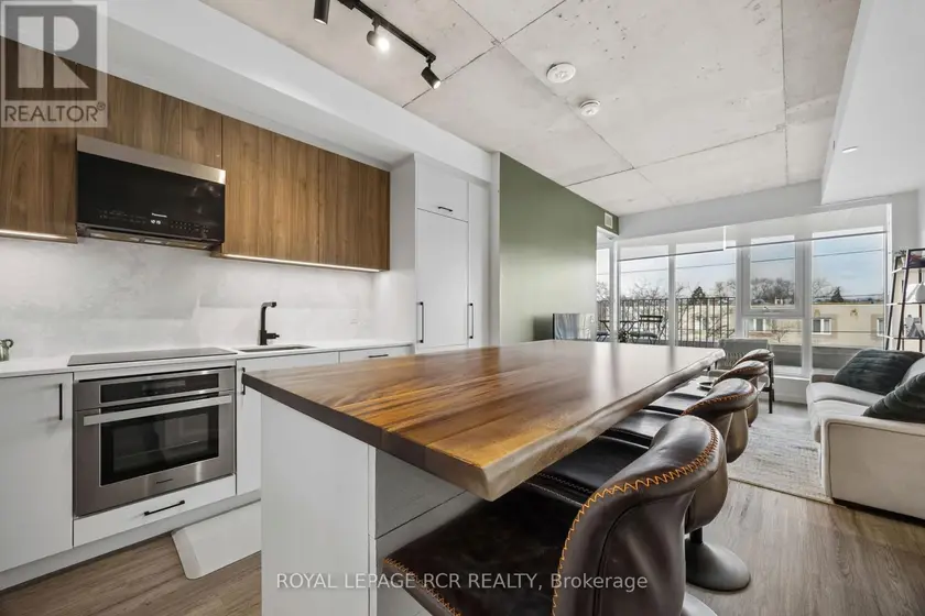 Apartment at 321 - 689 THE QUEENSWAY, Toronto