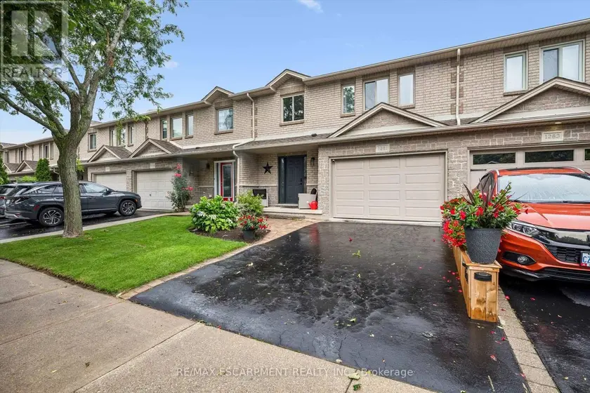 Townhouse at 1261 STEPHENSON DRIVE, Burlington