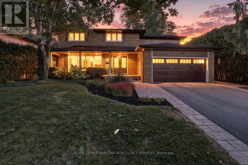 Detached at 4430 HAWTHORNE DRIVE, Burlington