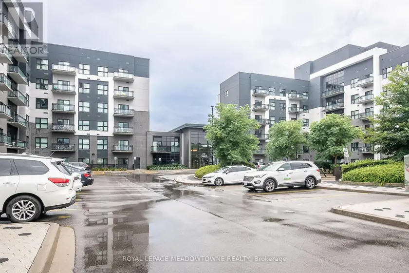 Apartment at 205 - 102 GROVEWOOD COMMON, Oakville