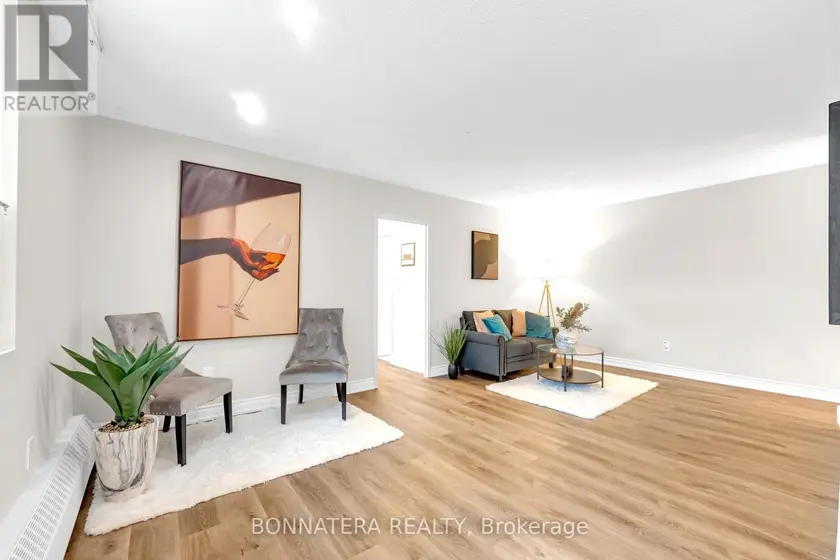 Apartment at 905 - 3065 QUEEN FREDERICA DRIVE, Mississauga