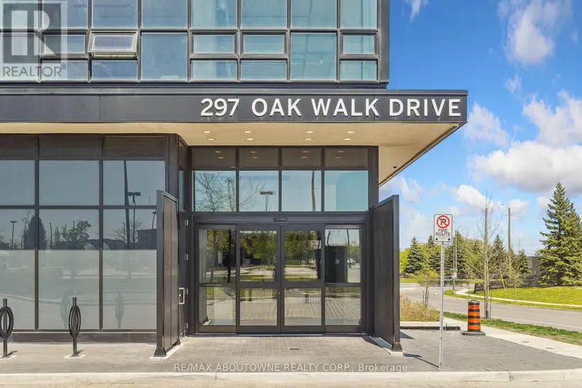 Apartment at 1605 - 297 OAK WALK DRIVE, Oakville