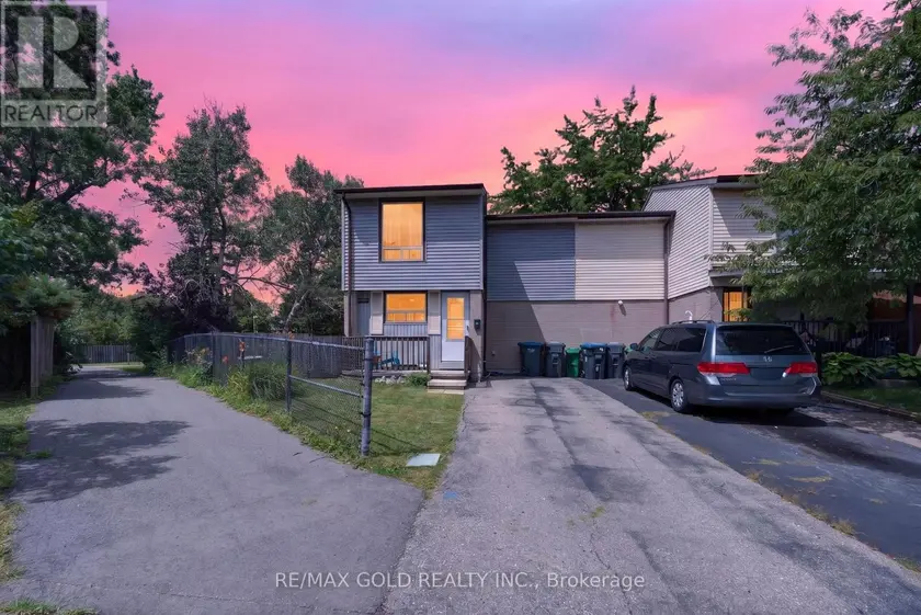Townhouse at 13 GOLD PINE COURT, Brampton