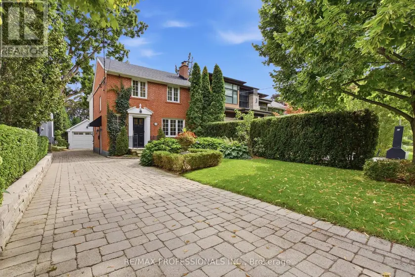 Detached at 19 LANGMUIR CRESCENT, Toronto