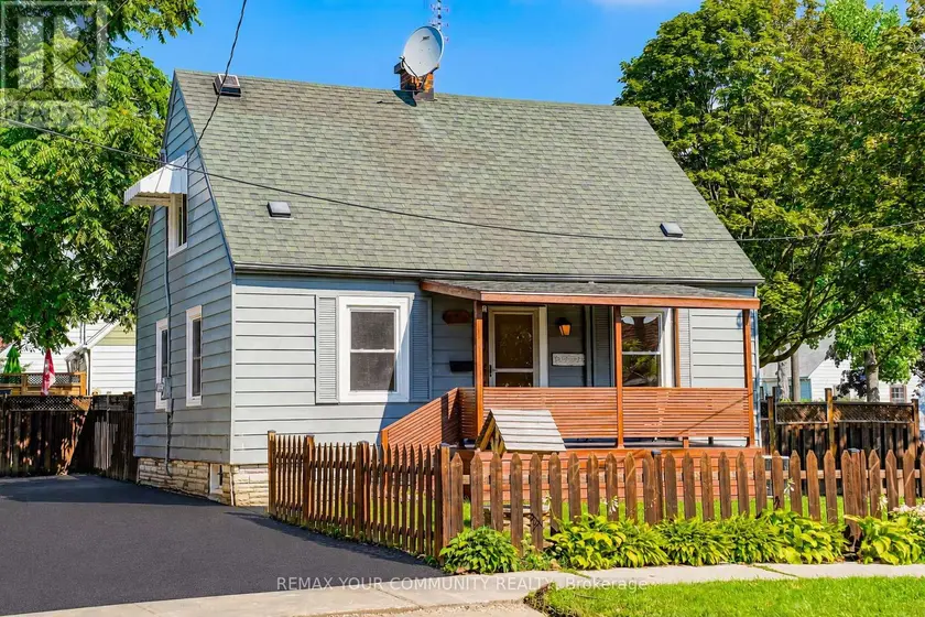 Detached at 102 HEARST CIRCLE, Toronto