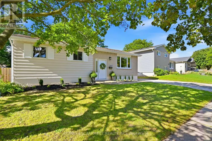 Detached at 2120 CAVENDISH DRIVE, Burlington