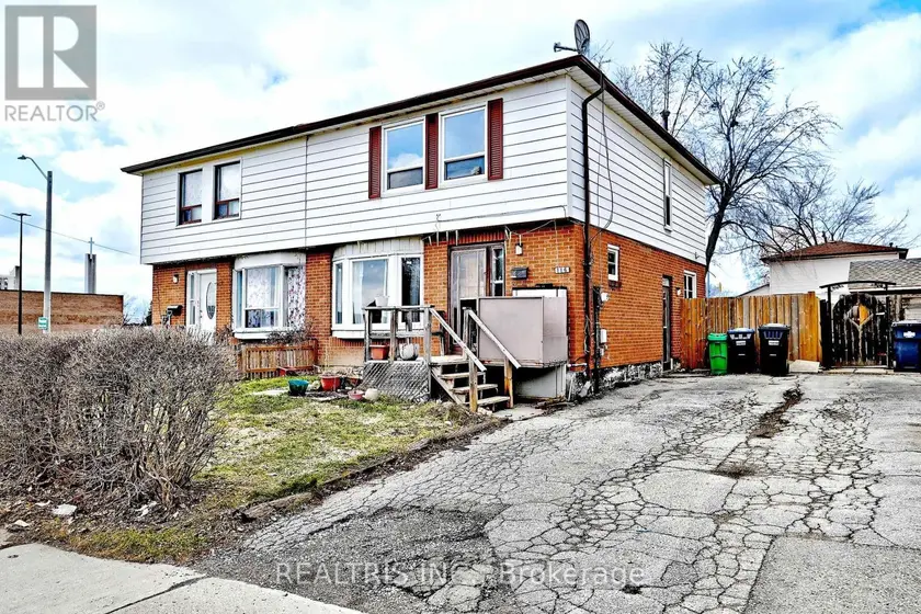 Semi-Detached/Link at 116 SUTHERLAND AVENUE, Brampton