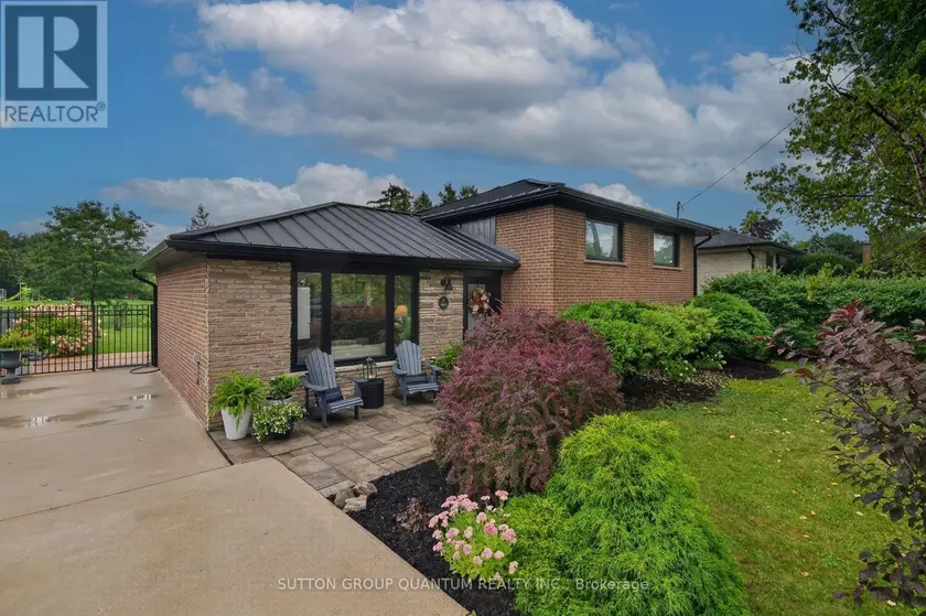 Detached at 2103 SEABROOK DRIVE, Oakville