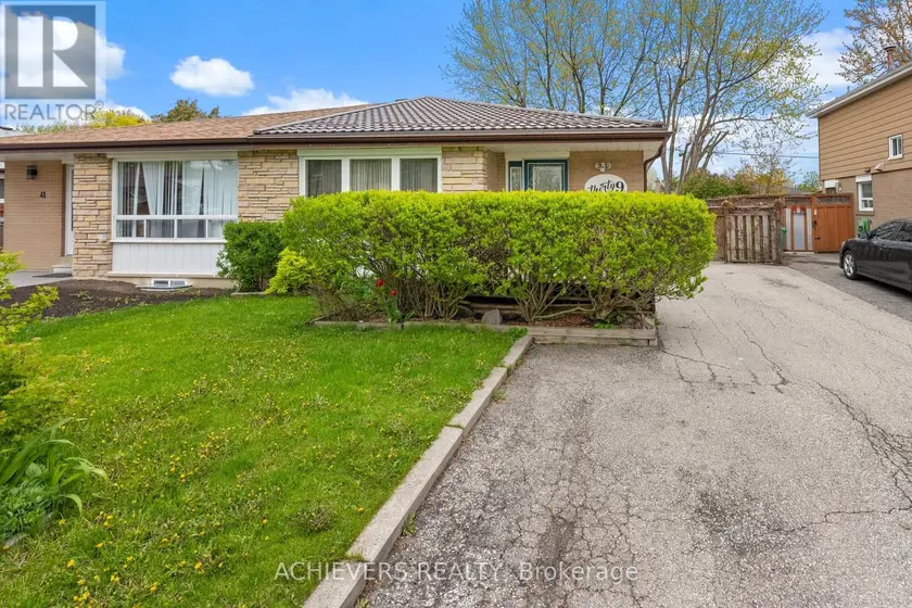 Semi-Detached/Link at 39 DANESBURY CRESCENT, Brampton