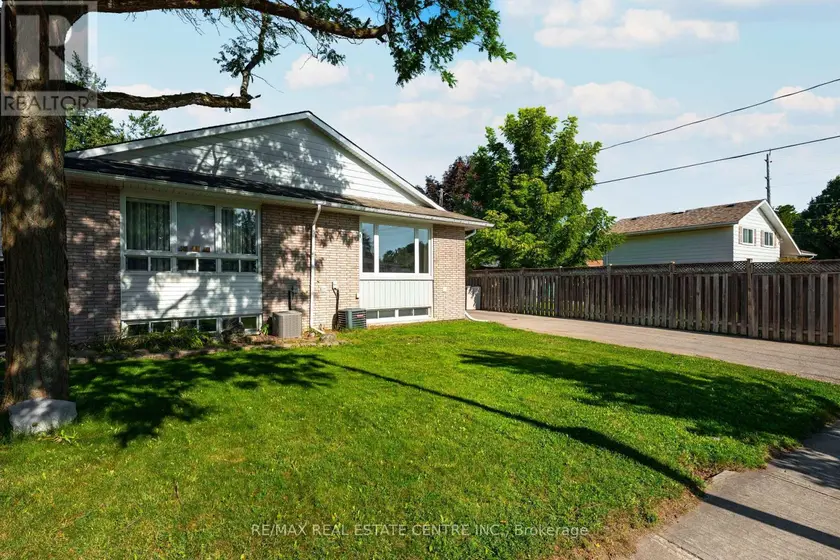 Semi-Detached/Link at 7 MADISON AVENUE, Orangeville