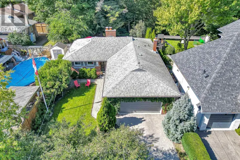 Detached at 4 RAVENSCREST DRIVE, Toronto