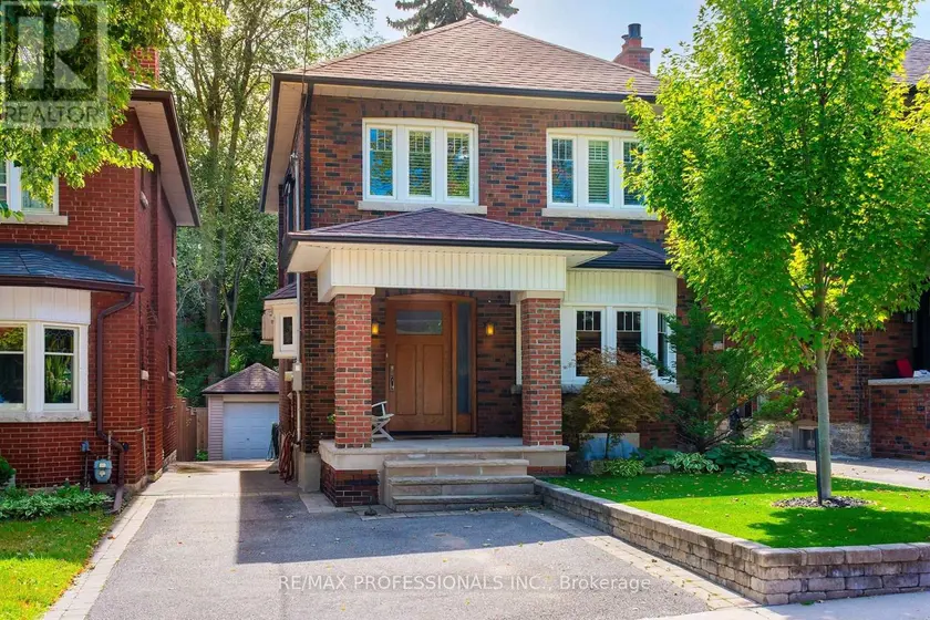 Detached at 15 IDYLLWOOD CRESCENT, Toronto