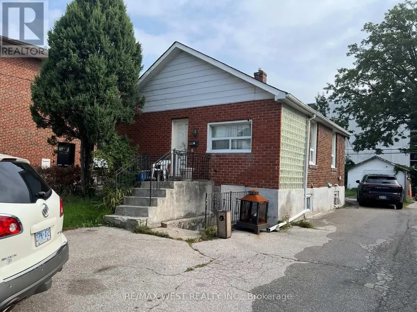 Detached at 165 THIRTIETH STREET, Toronto