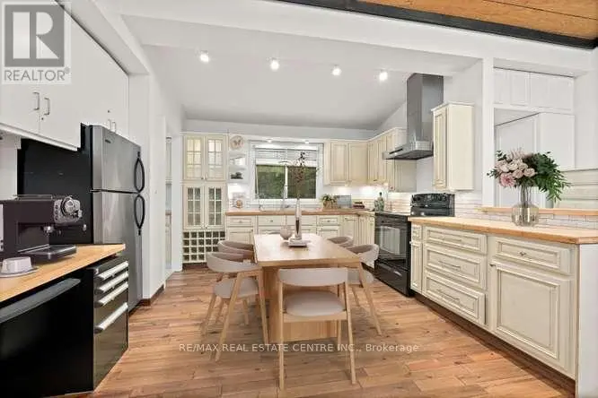 Detached at 19 OLD PAVILLION ROAD, Caledon