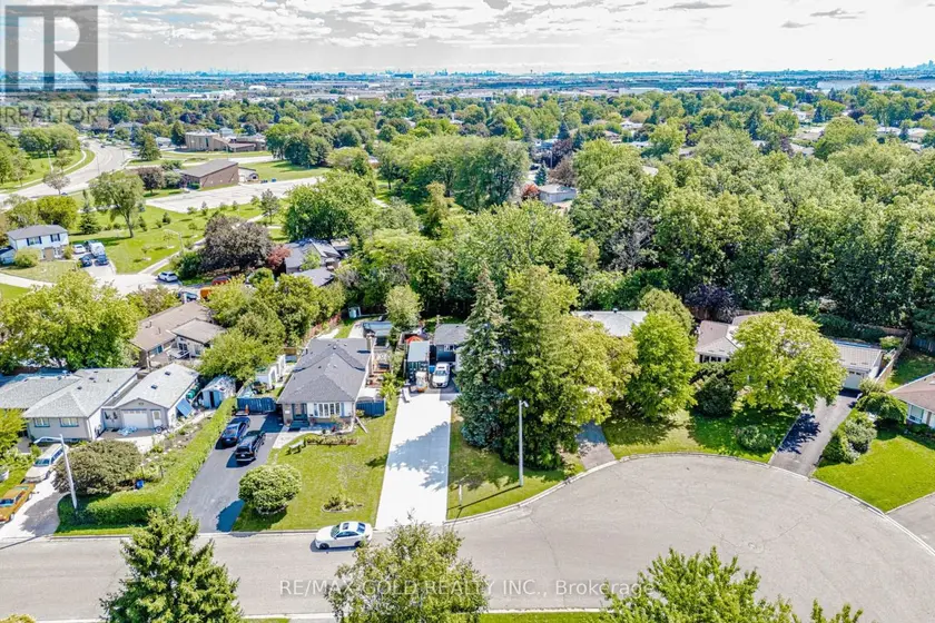 Detached at 44 DELORAINE DRIVE, Brampton