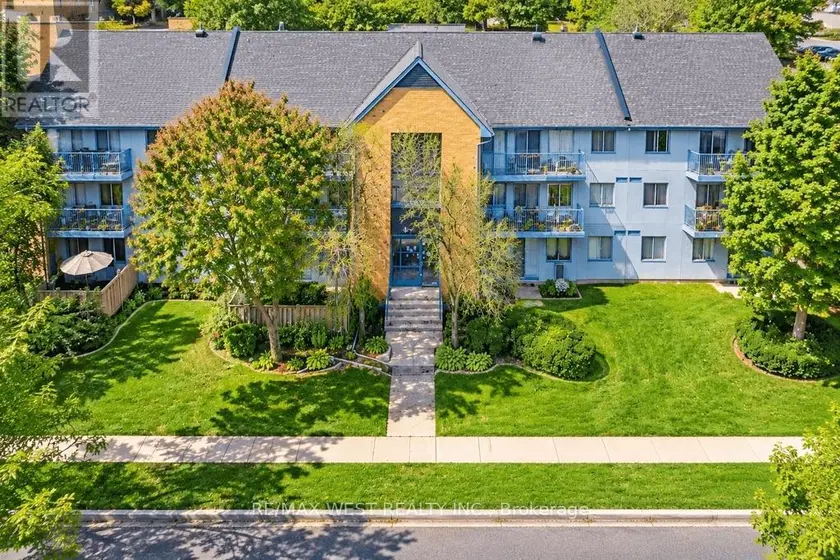 Townhouse at 233 - 65 TRAILWOOD DRIVE, Mississauga