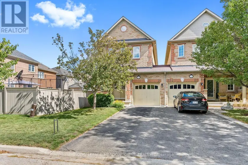 Townhouse at 19 GOLDHAM WAY, Halton Hills