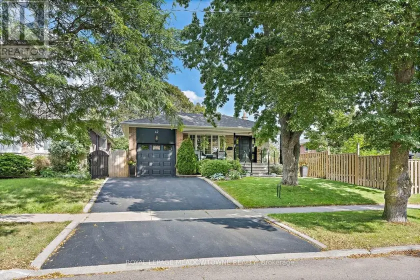 Detached at 42 OXENDEN CRESCENT, Toronto