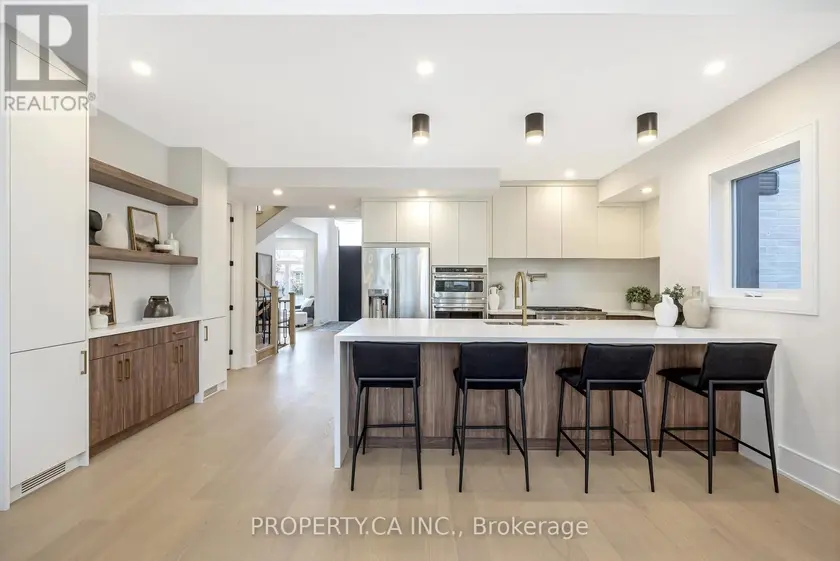 Detached at 348 KINGSLEIGH COURT, Milton