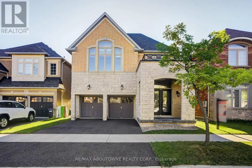 Detached at 4228 FULLER CRESCENT, Burlington