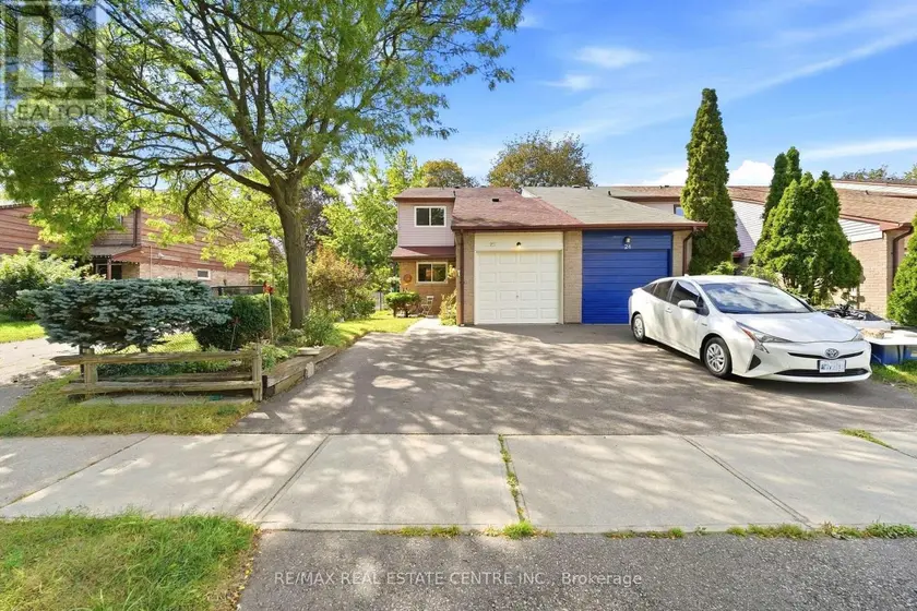Townhouse at 25 SCOTTSDALE COURT, Brampton