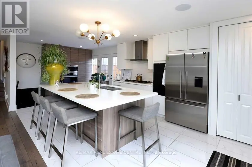 Semi-Detached/Link at 814 EAGLEMOUNT CRESCENT, Mississauga