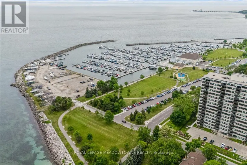 Apartment at 1601 - 2263 MARINE DRIVE, Oakville