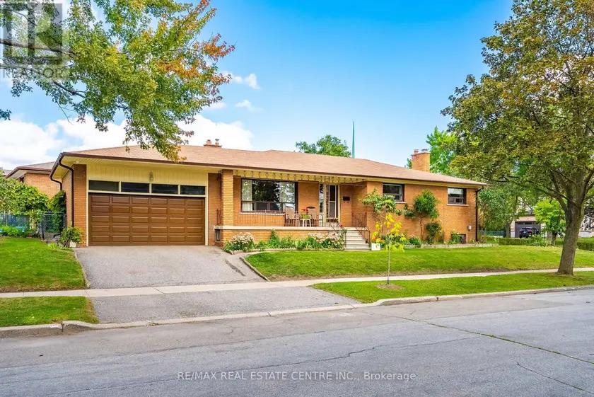 Detached at 4 DUNREO DRIVE, Toronto