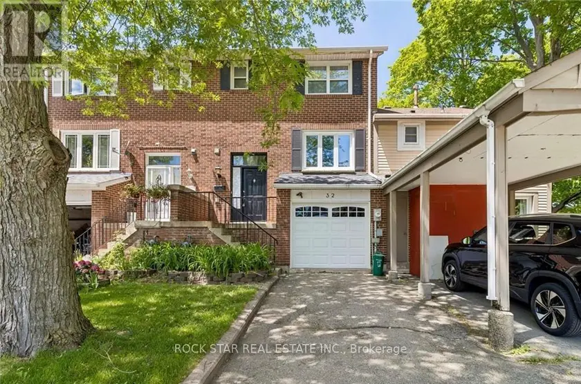 Townhouse at 32 LANSING SQUARE, Brampton