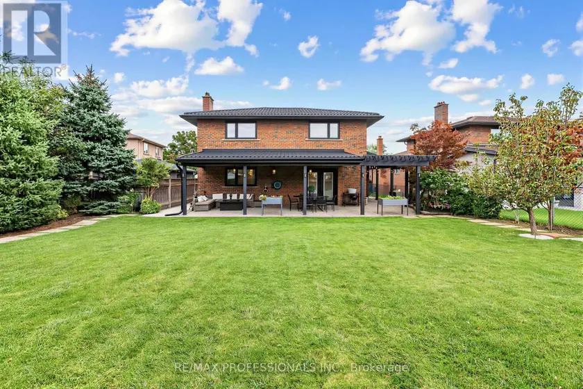 Detached at 182 GRACEFIELD AVENUE, Toronto