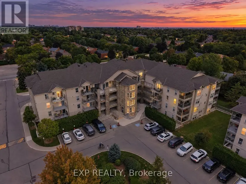 Apartment at 206 - 1440 BISHOPS GATE, Oakville
