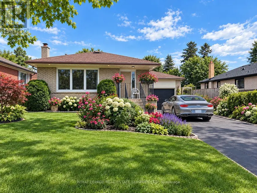 Detached at 305 QUEEN MARY DRIVE, Oakville