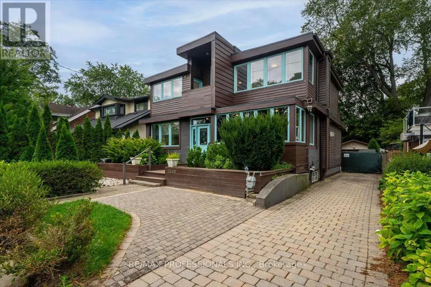 Detached at 2580 LAKE SHORE BOULEVARD W, Toronto