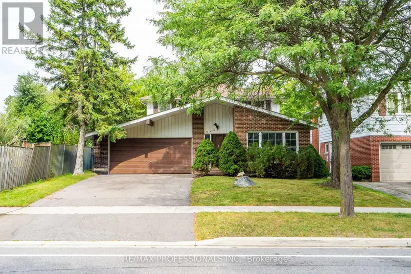 Detached at 925 RUNNINGBROOK DRIVE, Mississauga