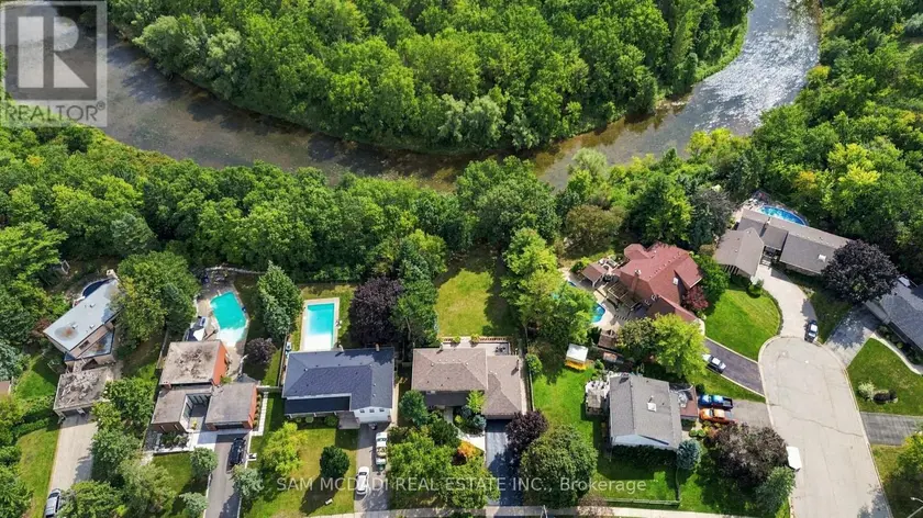 Detached at 21 KENNINGHALL BOULEVARD, Mississauga